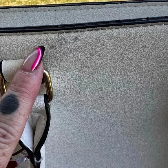 Purse with cardinal embroidery - Picture 2 of 8